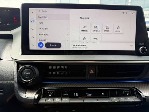 Used 2025 Toyota Prius XLE AWD/4WD image 38