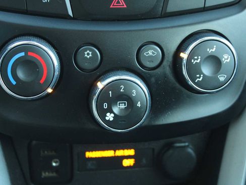 Used 2019 Chevrolet Trax LS image 18