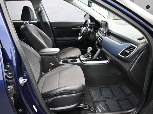 Used 2023 Kia Seltos S image 32