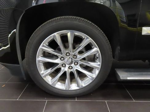 Used 2018 Cadillac Escalade Premium Luxury image 15