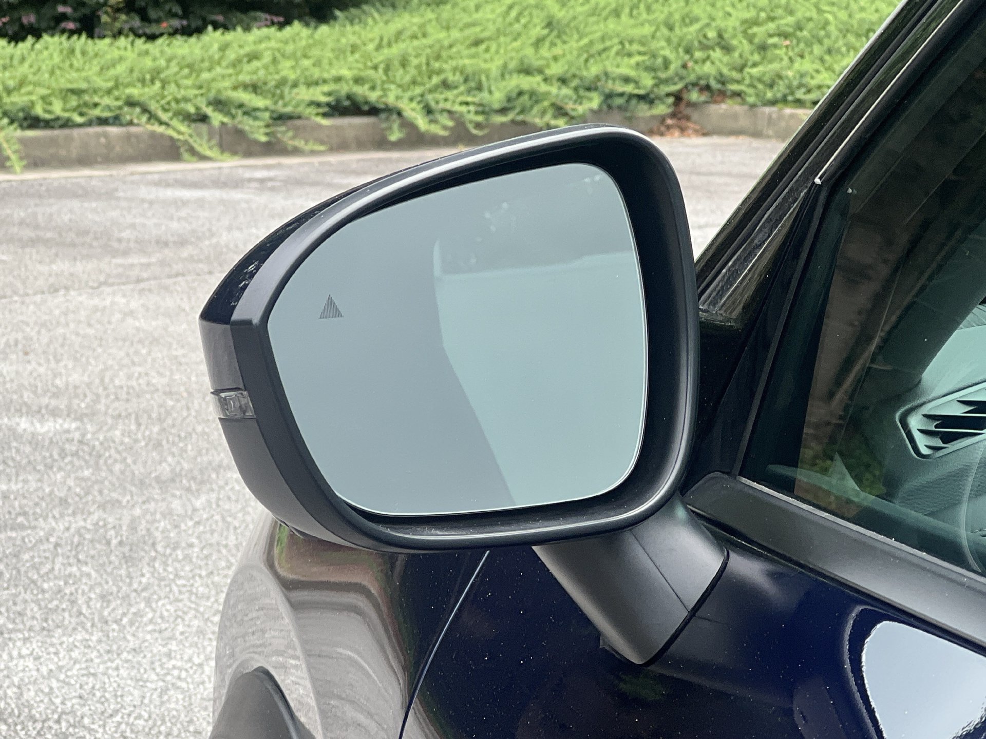 Certified 2026 Nissan Rogue SL FWD image 30