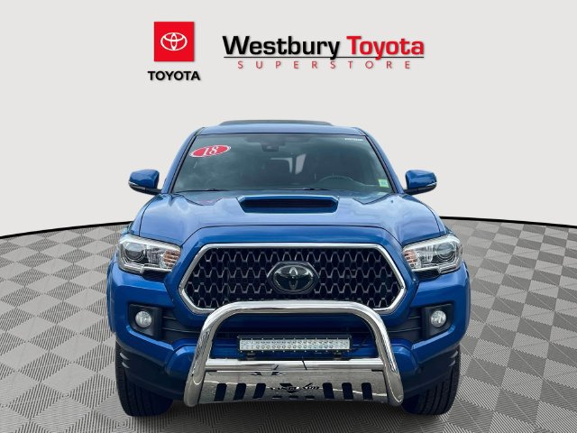 Used 2018 Toyota Tacoma TRD Sport AWD/4WD image 3
