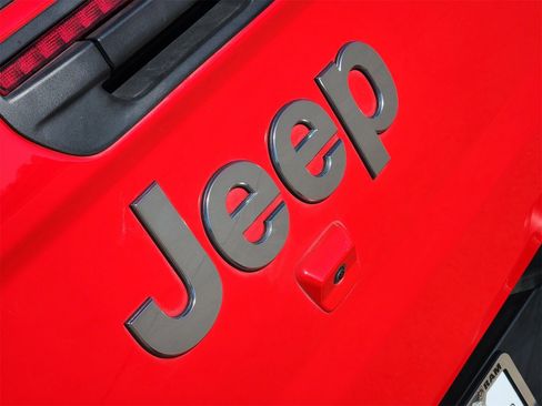 Used 2023 Jeep Gladiator Overland w/ Popular Equipment Package image 9