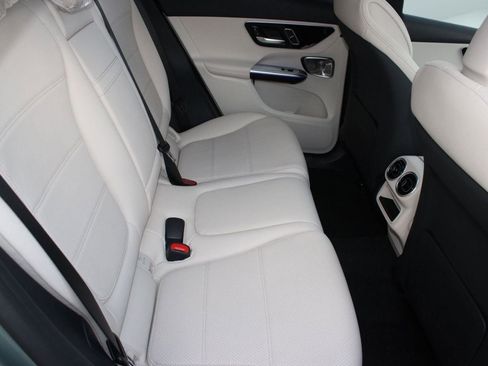 Used 2026 Mercedes-Benz GLC 300 image 31