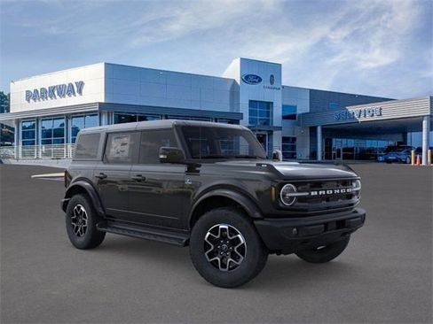 New 2025 Ford Bronco Outer Banks image 7