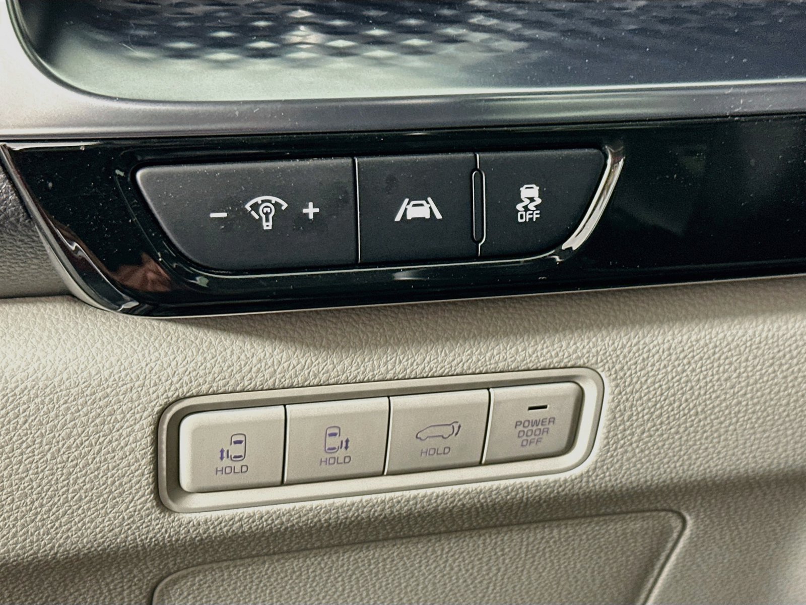 Used 2022 Kia Carnival SX FWD image 10