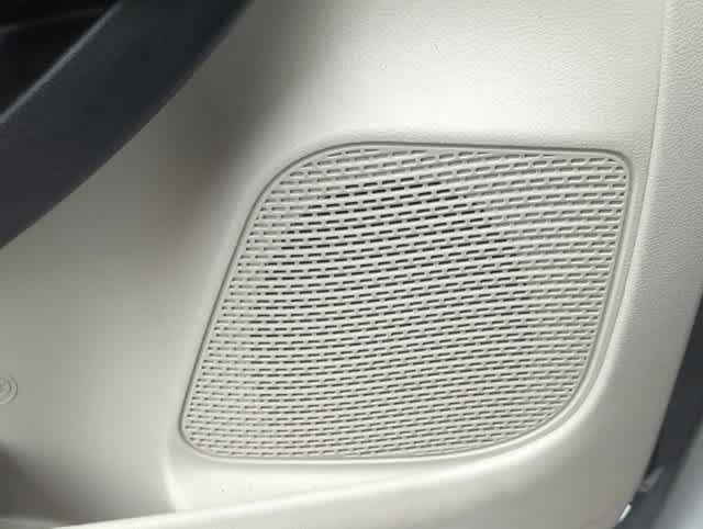 Certified 2024 Chrysler Pacifica Touring-L FWD image 31
