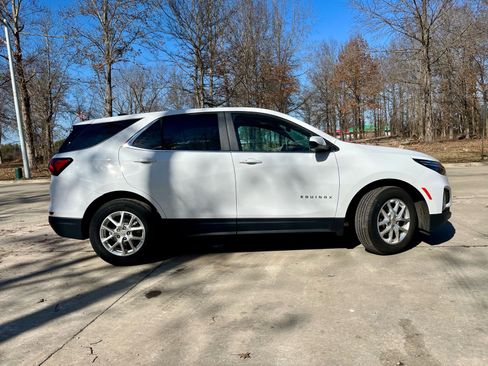Used 2024 Chevrolet Equinox LT w/ LPO, Floor Liner Package image 5