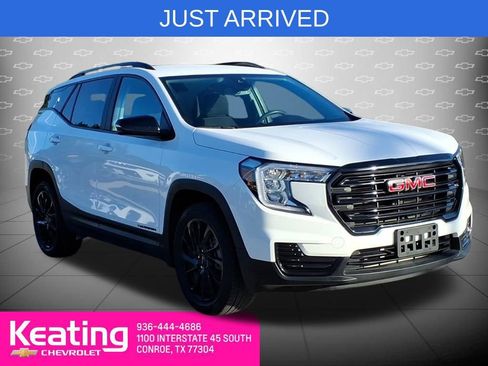Used 2024 GMC Terrain SLE w/ Elevation Edition FWD image 1