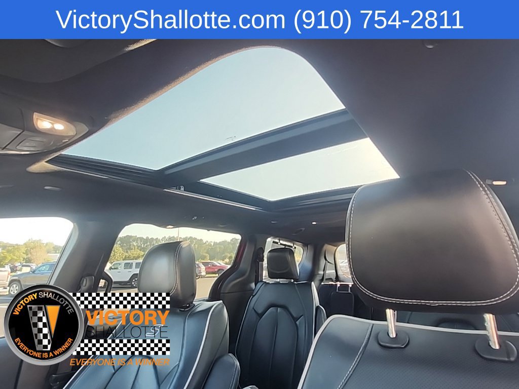 Used 2025 Chrysler Pacifica Limited FWD image 7