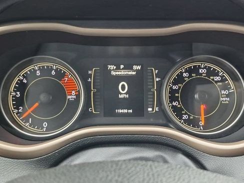 Used 2018 Jeep Cherokee Latitude AWD/4WD image 16