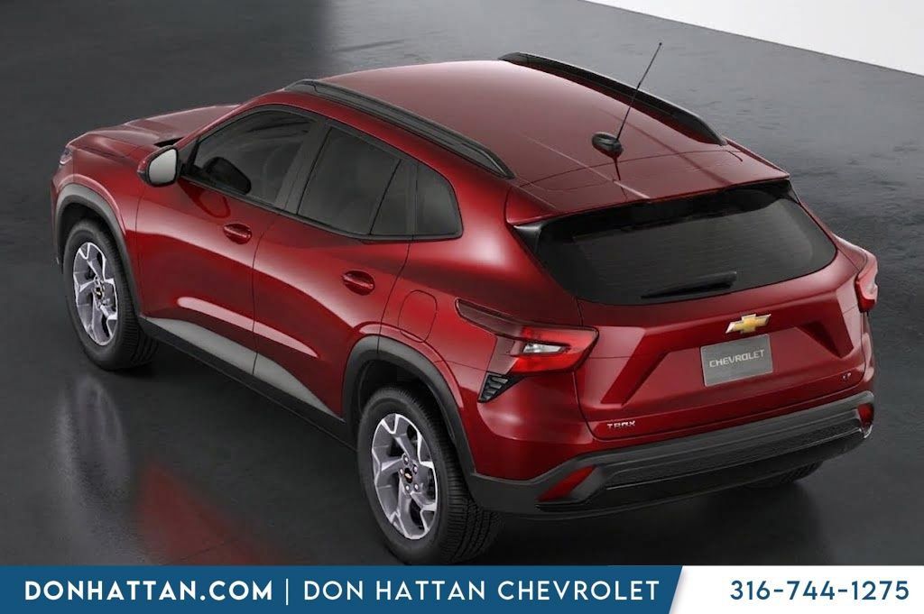 New 2026 Chevrolet Trax LT w/ LT Convenience Package FWD image 2