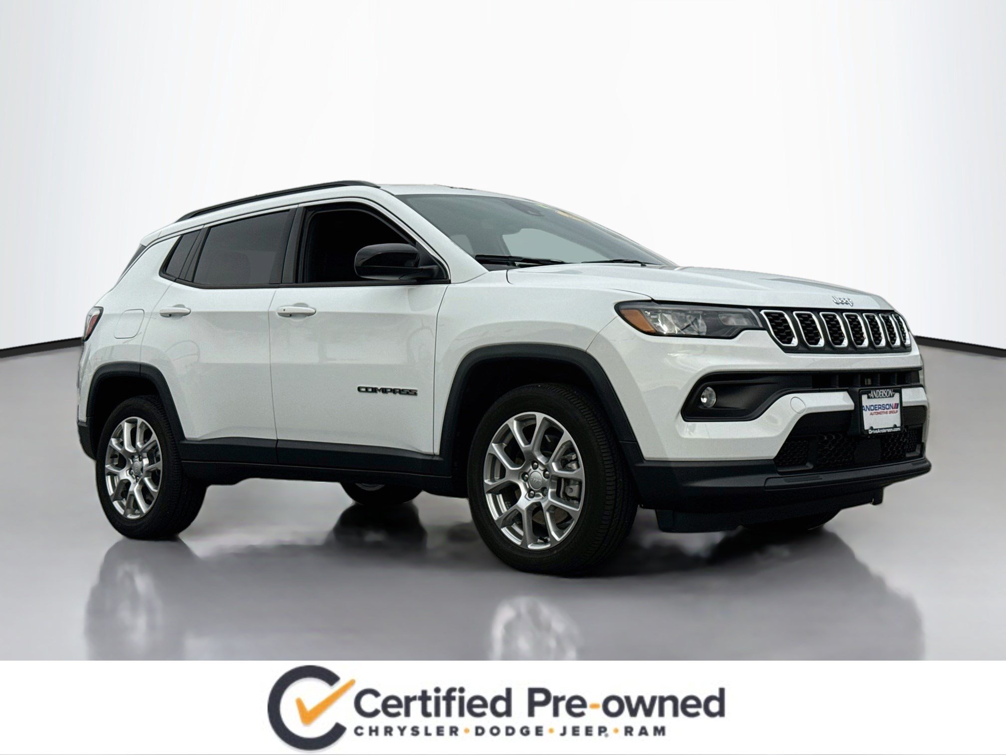 Used 2024 Jeep Compass Latitude AWD/4WD image 1