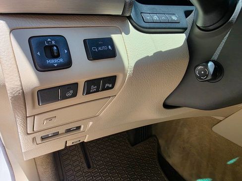 Used 2014 Lexus LS 460 w/ Comfort Package RWD image 17