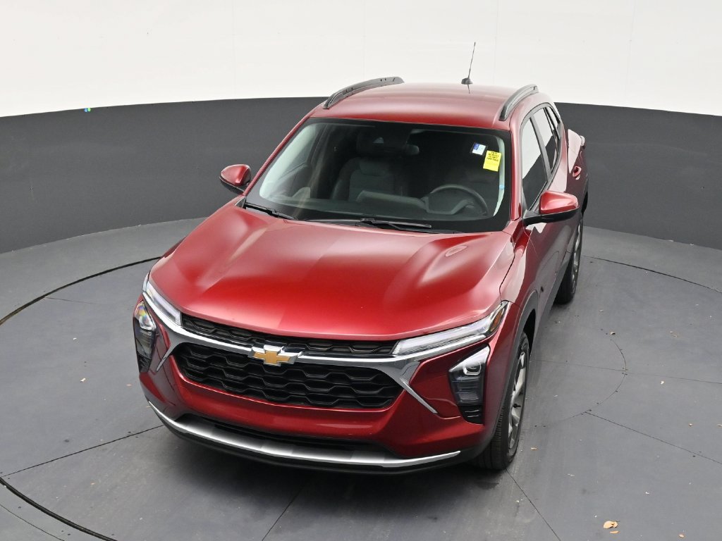 Used 2025 Chevrolet Trax LT FWD image 19