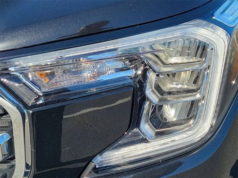 Used 2024 GMC Terrain SLT image 10