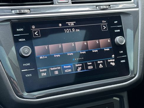 Used 2023 Volkswagen Tiguan SE w/ Panoramic Sunroof Package FWD image 19