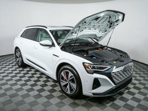 Used 2024 Audi Q8 e-tron Premium Plus AWD/4WD image 36