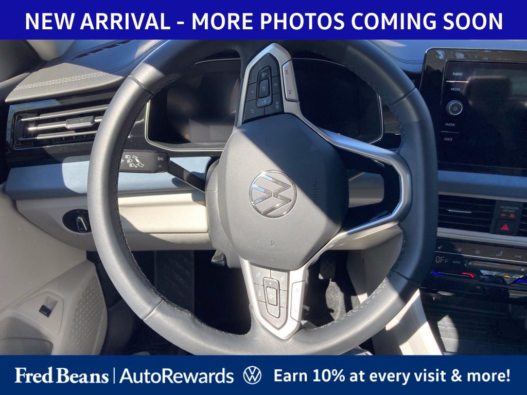 Used 2025 Volkswagen Jetta SE w/ Sunroof Package FWD image 12
