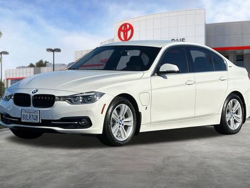 Used 2018 BMW 330e RWD image 9