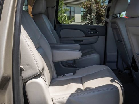 Used 2013 Chevrolet Suburban LT w/ All-Star Edition AWD/4WD image 11