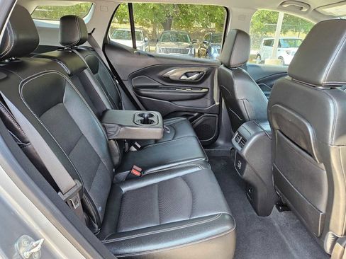 Used 2024 GMC Terrain SLT image 21