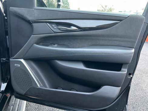 Used 2020 Cadillac Escalade Platinum image 25