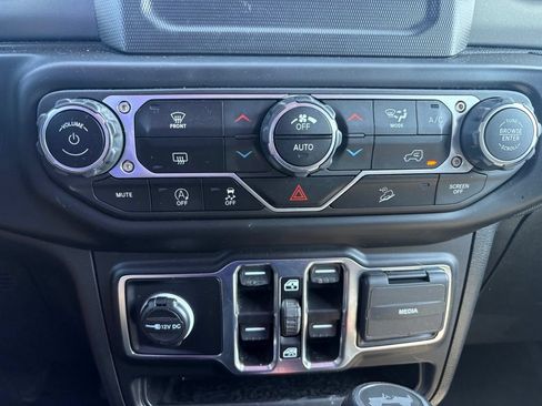 Used 2021 Jeep Wrangler Unlimited Sport AWD/4WD image 24