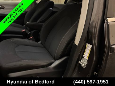 Used 2023 Chrysler Voyager LX FWD image 12