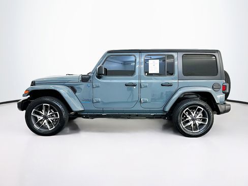 Used 2024 Jeep Wrangler Unlimited w/ Convenience Group AWD/4WD image 4
