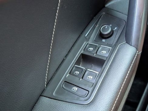 Used 2022 Volkswagen Tiguan SE R-Line image 37