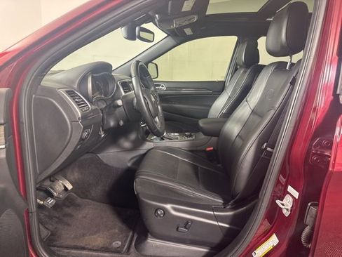 Used 2018 Jeep Grand Cherokee Overland AWD/4WD image 11