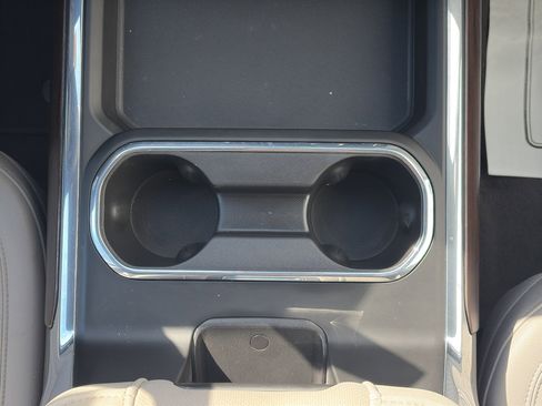 Used 2024 GMC Sierra 3500 SLT w/ SLT Premium Package image 20