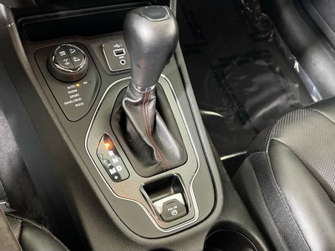 Used 2022 Jeep Cherokee Trailhawk w/ Premium Leather Package image 16