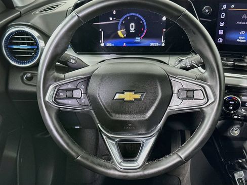 Used 2025 Chevrolet Trax LT w/ LT Convenience Package FWD image 18