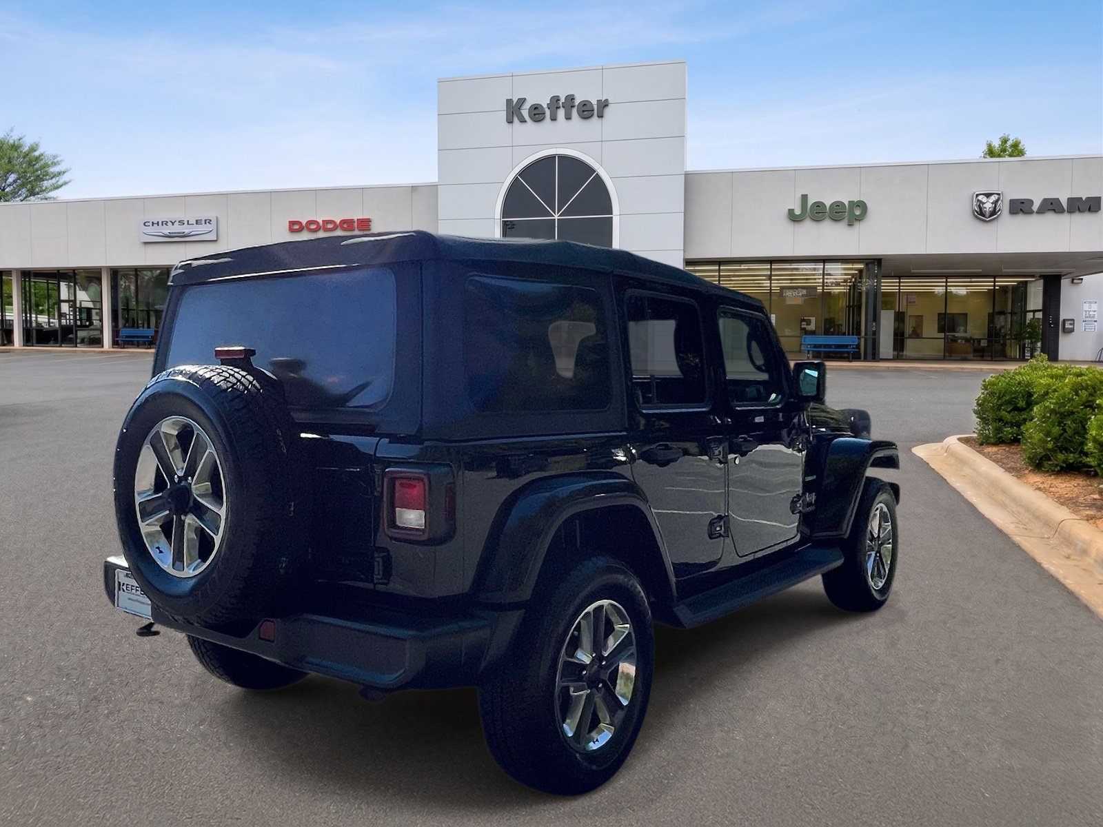 Used 2020 Jeep Wrangler Unlimited Sahara AWD/4WD image 6