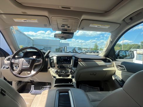 Used 2020 GMC Yukon Denali w/ Denali Premium Package AWD/4WD image 21