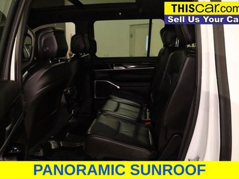 Used 2023 Jeep Wagoneer 4WD w/ Premium Group I image 12