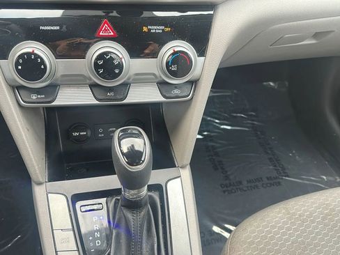 Used 2019 Hyundai Elantra SEL image 24