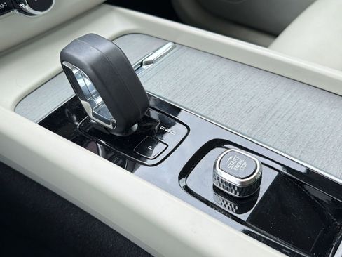 Used 2024 Volvo XC60 B5 Plus w/ Climate Package image 19