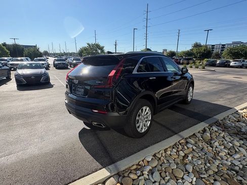Used 2023 Cadillac XT4 Luxury w/ Cold Weather Package AWD/4WD image 6
