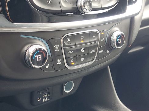 Used 2023 Chevrolet Traverse RS image 32