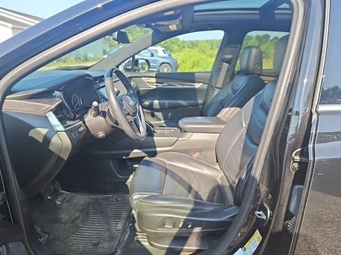 Used 2018 Cadillac XT5 Platinum w/ Driver Assist Package AWD/4WD image 10