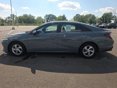 Used 2021 Hyundai Elantra SE FWD image 12