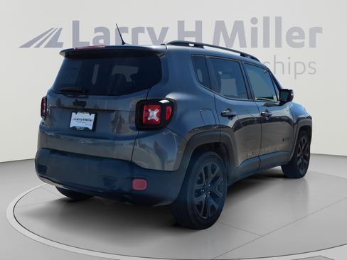 Used 2017 Jeep Renegade Altitude FWD image 5