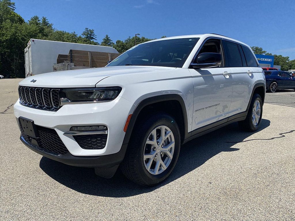 Used 2023 Jeep Grand Cherokee Limited AWD/4WD image 1