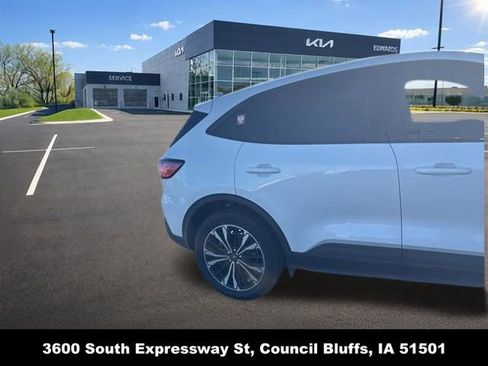 Used 2021 Ford Escape SE w/ SE Sport Appearance Package AWD/4WD image 9