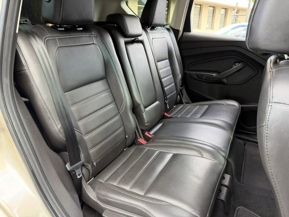 Used 2017 Ford Escape Titanium w/ Equipment Group 301A AWD/4WD image 17
