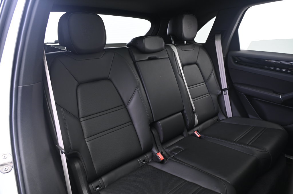 Used 2023 Porsche Cayenne Platinum Edition AWD/4WD image 19