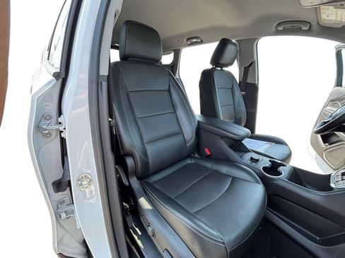 Used 2024 GMC Terrain SLT AWD/4WD image 26